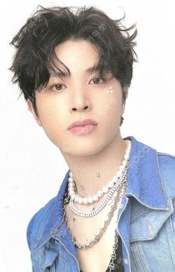 THE SECOND STEP : CHAPTER TWO HELLO TREASURE TRADING PHOTOCARD SET