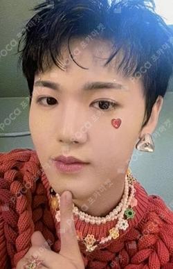 THE SECOND STEP : CHAPTER TWO HELLO TREASURE TRADING PHOTOCARD SET