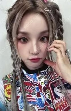 I feel KPOP MERCH YUQI photocard image