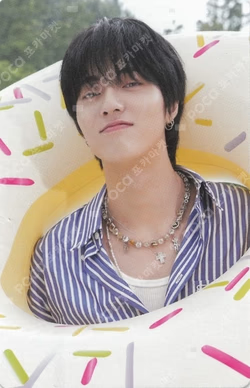 TREASURE 2nd ANNIVERSARY MAGAZINE RANDOM PHOTO CARD SET