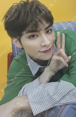 2025 SEASON'S GREETINGS RANDOM TRADING CARD [B ver.] XIAOJUN photocard image