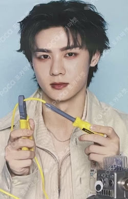 2025 SEASON'S GREETINGS RANDOM TRADING CARD [A ver.]