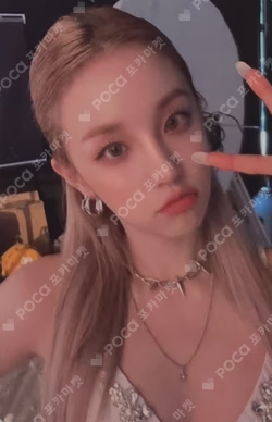 HEAT DIGIPAK VER. YUQI photocard image