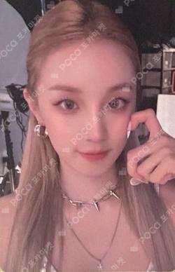 HEAT Target Exclusive YUQI photocard image