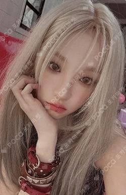 YUQ1 STAR Ver. YUQI photocard image