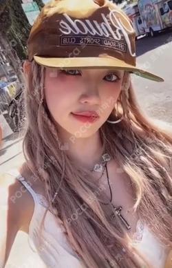 YUQ1 SPECIAL Ver. YUQI photocard image