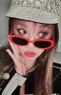 2 WITHMUU YUQI photocard image