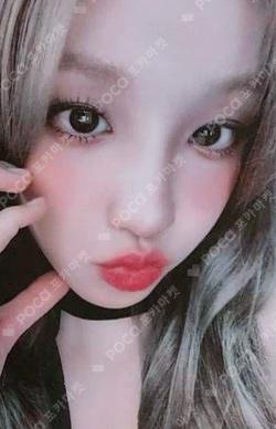 2 TOWER RECORDS YUQI photocard image