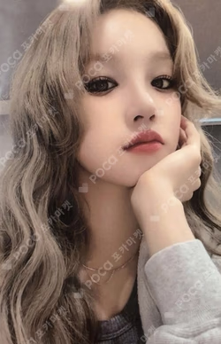 2 IDOUSTAGE LUCKY DRAW YUQI photocard image