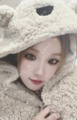 2 StarRiver YUQI photocard image