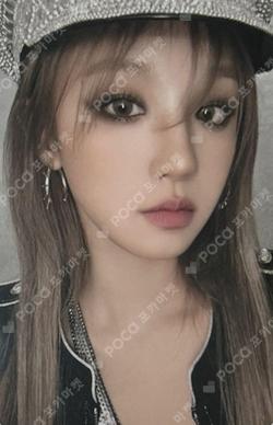 2 TOWER RECORDS YUQI photocard image