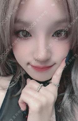 2 IDOUSTAGE YUQI photocard image