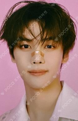 BLUE PARADISE POP-UP STORE HEART PENDANT KEYRING KIM GYUVIN photocard image
