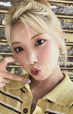 NMIXX 3RD PHOTOBOOK MIXXPEDIA: PICK MACAU & HONGKONG FILM KEYRING JIWOO photocard image