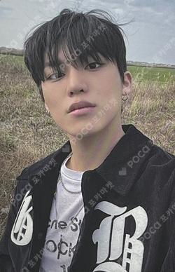 PLEASURE YELLOW/GREEN VER. WEVERSE PARK JEONG WOO photocard image