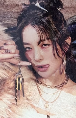 Accidentally On Purpose HOTTRACKS SEULGI photocard image