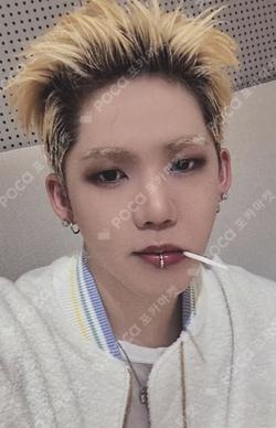 PLEASURE BLUE VER. KTOWN4U POP-UP STORE 럭키드로우 CHOI HYUN SUK photocard image