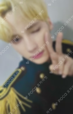 TOMORROW X TOGETHER WORLD TOUR ACT : SWEET MIRAGE FINALE FLEECE JACKET HUENINGKAI photocard image