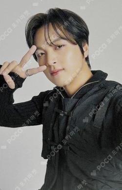 NCT 127 4TH TOUR NEO CITY : JAPAN - THE MOMENTUM RANDOM PHOTOCARD HAECHAN photocard image