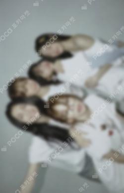 LE SSERAFIM 2025 S/S POP UP - THE HOT HOUSE Mini Photo Card Unit photocard image