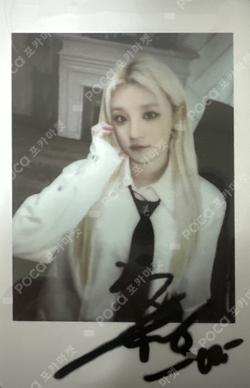 XBlush YUQI photocard image