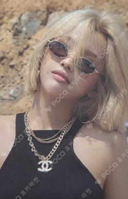 Uh-Oh PHOTOBOOK SOYEON photocard image