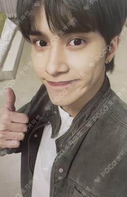 Phantom HOTTRACKS HENDERY photocard image