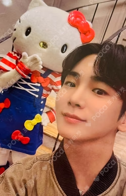 Where is KEY? with HELLO KITTY POP-UP STORE MINI BUCKET BAG