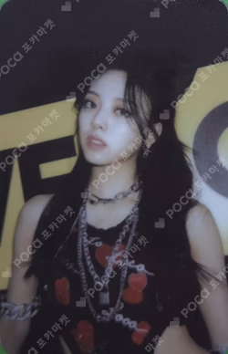 ITZY YUNA photocard image