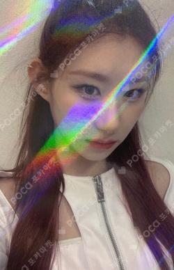 GUESS WHO YIZHIYU CHAERYEONG photocard image