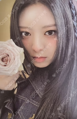 CRAZY IN LOVE YUNA photocard image
