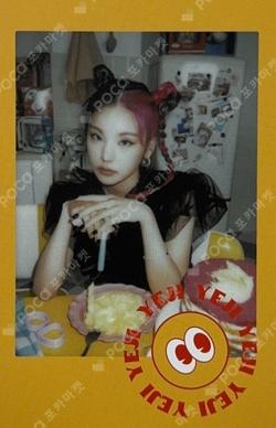 CRAZY IN LOVE US Version YEJI photocard image