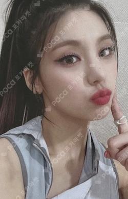 ITZY YEJI photocard image