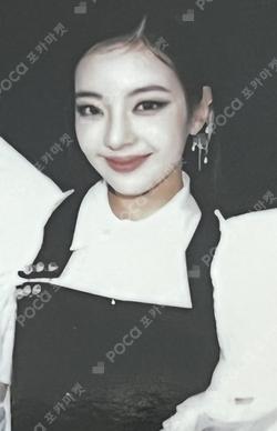 ITZY LIA photocard image