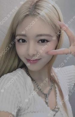 ITZY YUNA photocard image