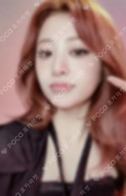 HOT COMPACT Ver. STUDIO CHOOM GIFT HUH YUNJIN photocard image