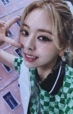 ITZY YUNA photocard image