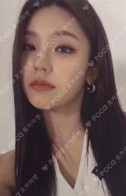 ITZY YEJI photocard image