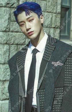 ZERO : FEVER EPILOGUE A Ver. Platform VER. SAN photocard image