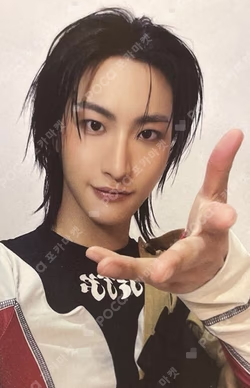 ATEEZ X ANITEEZ POP-UP STORE ANITEEZ IN TREASURE T-SHIRT