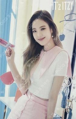 IT'z ITZY RANDOM TRADING CARD JAPAN DEBUT SHOWCASE ver.