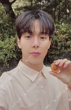 I'm from SHOWNU photocard image