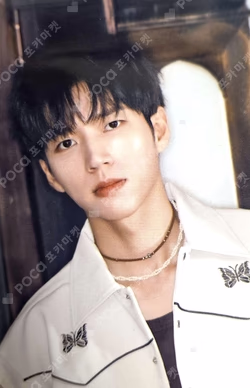 LIKE INFINITE POP-UP STORE RANDOM TRADING CARD SET