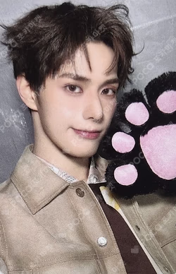 HOUSE OF TRICKY : SPUR MUSICART JINSIK photocard image