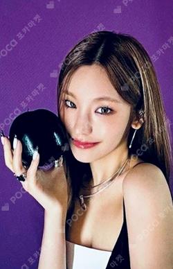 RINGO Limited Edition B YEJI photocard image