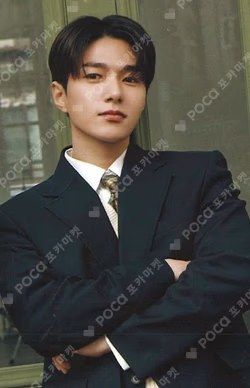 LIKE INFINITE POP-UP STORE RANDOM TRADING CARD SET