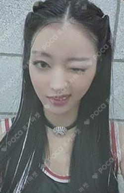 SELFISH JUMP UP YooA photocard image