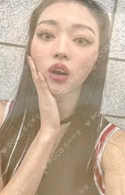 SELFISH JUMP UP YooA photocard image