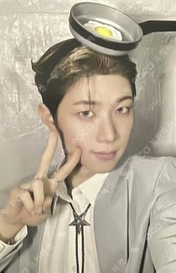 HOUSE OF TRICKY : SPUR Target Exclusive HYUNWOO photocard image