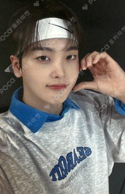 searchit HYEONGJUN photocard image